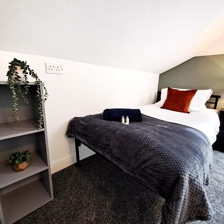 Bright 3 Bed Apartment With Terrace, Free Parking On Premises Watford  Eksteriør bilde