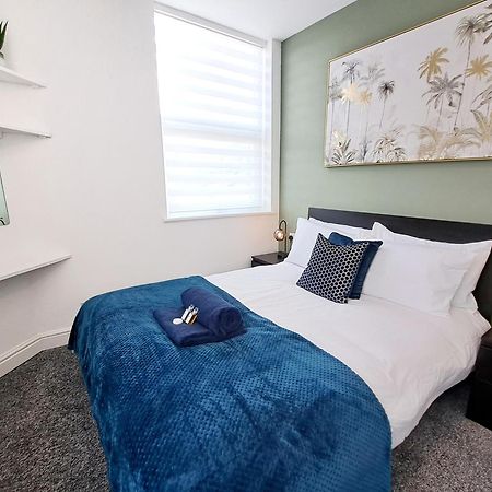 Bright 3 Bed Apartment With Terrace, Free Parking On Premises Watford  Eksteriør bilde