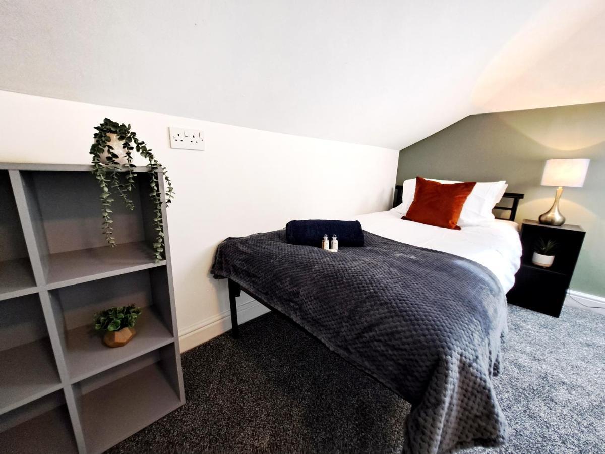 Bright 3 Bed Apartment With Terrace, Free Parking On Premises Watford  Eksteriør bilde