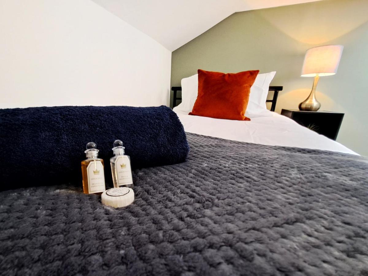 Bright 3 Bed Apartment With Terrace, Free Parking On Premises Watford  Eksteriør bilde