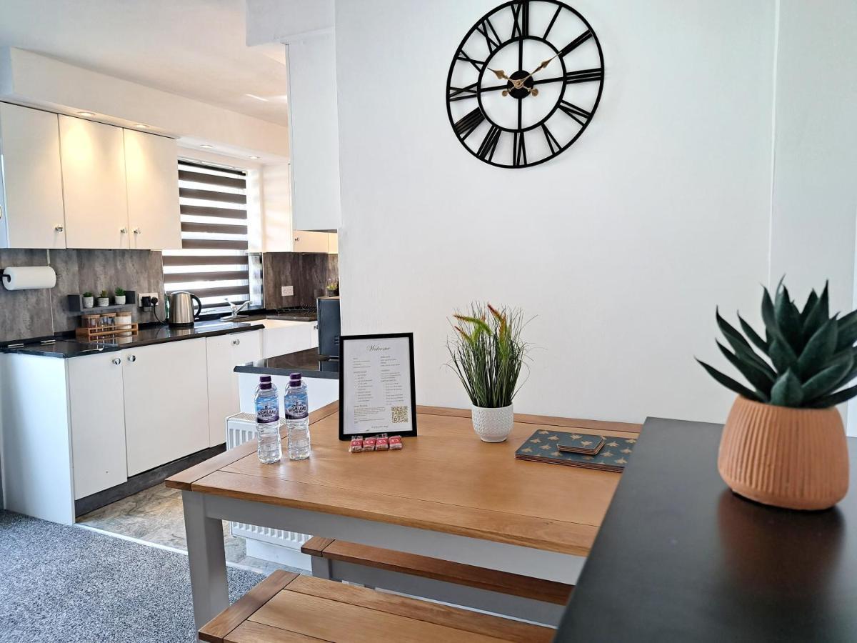 Bright 3 Bed Apartment With Terrace, Free Parking On Premises Watford  Eksteriør bilde