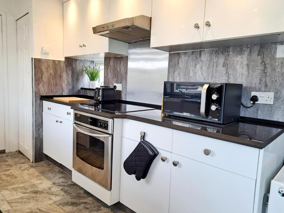 Bright 3 Bed Apartment With Terrace, Free Parking On Premises Watford  Eksteriør bilde