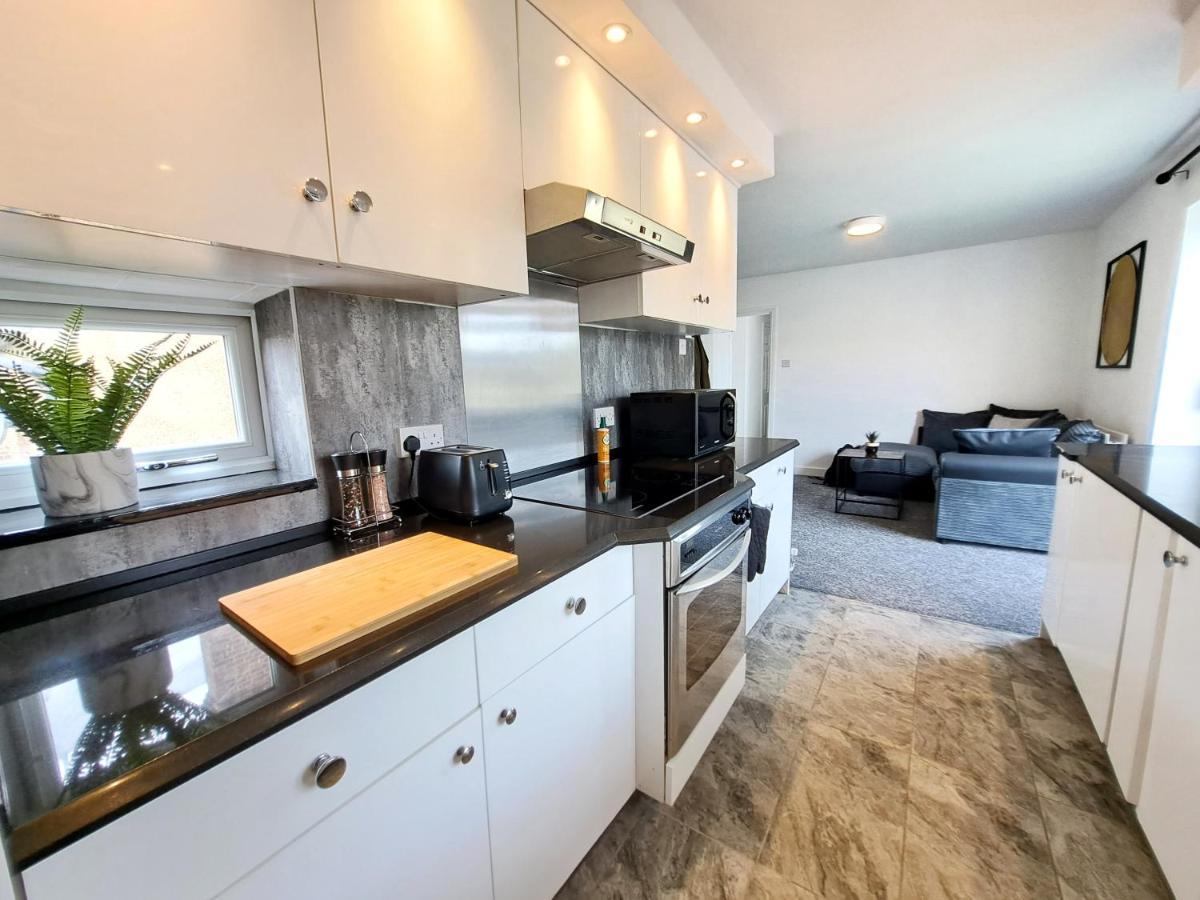 Bright 3 Bed Apartment With Terrace, Free Parking On Premises Watford  Eksteriør bilde